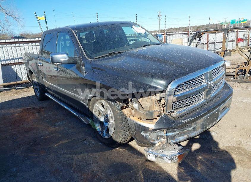 2017 Ram 1500 LARAMIE 4X4 5'7 BOX (VIN 1C6RR7NT3HS660727) main photo