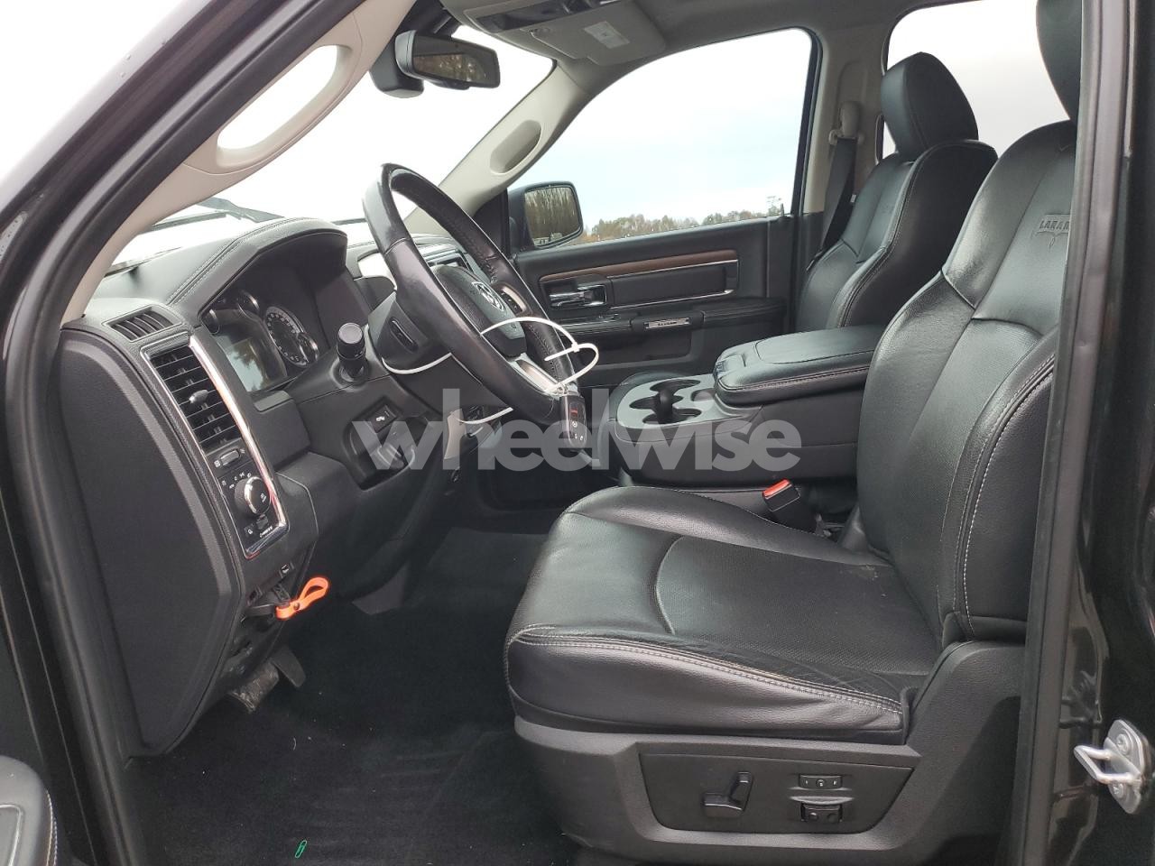 Photo 7 of 2017 RAM 1500 LARAMIE (VIN 1C6RR7NT7HS635524)