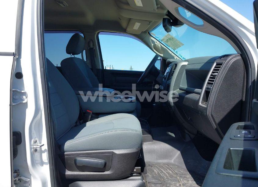 Photo 5 of 2019 Ram 1500 CLASSIC TRADESMAN 4X4 6'4 BOX (VIN 1C6RR7SMXKS699593)