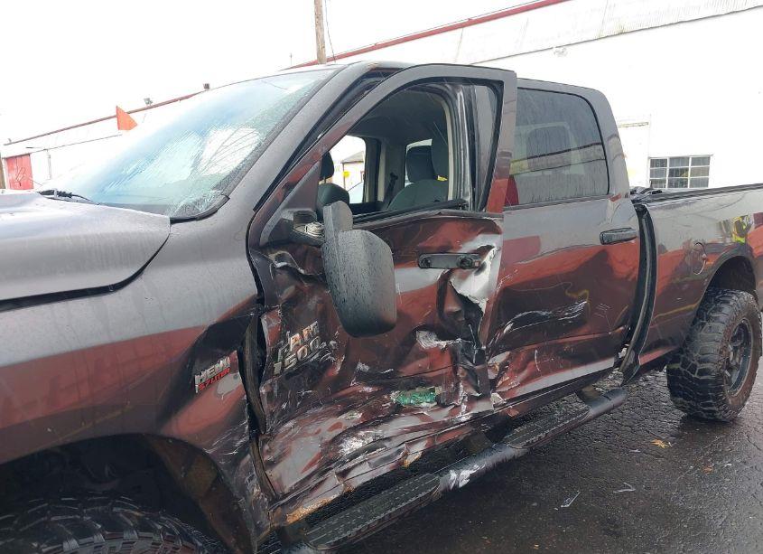 Photo 6 of 2018 Ram 1500 TRADESMAN 4X4 6'4 BOX (VIN 1C6RR7ST9JS282357)