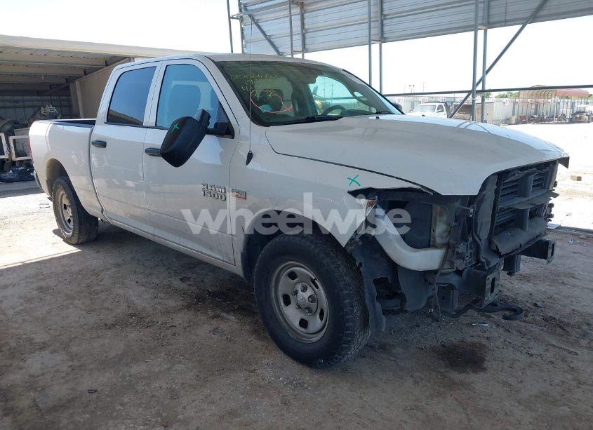 2018 Ram 1500 TRADESMAN 4X4 6'4 BOX (VIN 1C6RR7STXJS190772) main photo