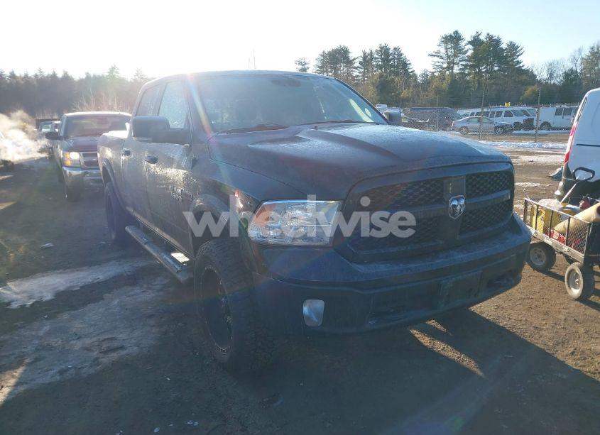 2018 Ram 1500 SLT (VIN 1C6RR7TM3JS286282) main photo