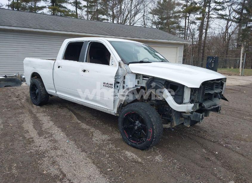 2018 Ram 1500 BIG HORN 4X4 6'4 BOX (VIN 1C6RR7TM7JS229891) main photo