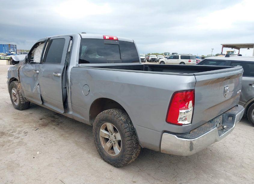 Photo 3 of 2019 Ram 1500 CLASSIC SLT 4X4 6'4 BOX (VIN 1C6RR7TT2KS612081)