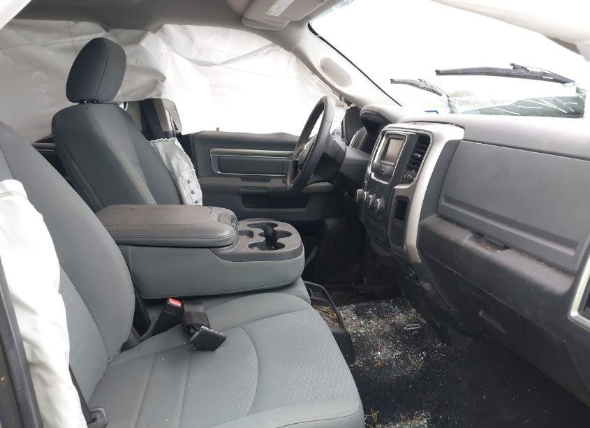 Photo 5 of 2019 Ram 1500 CLASSIC SLT 4X4 6'4 BOX (VIN 1C6RR7TT2KS612081)