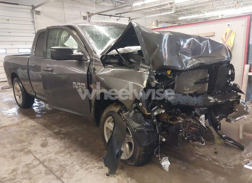 2019 Ram 1500 CLASSIC SLT (VIN 1C6RR7TT3KS608248) main photo