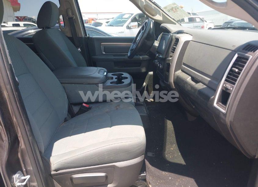 Photo 5 of 2019 Ram 1500 CLASSIC SLT 4X4 6'4 BOX (VIN 1C6RR7TT4KS516856)