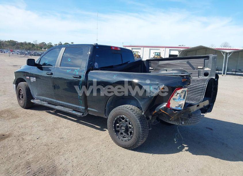 Photo 3 of 2019 Ram 1500 CLASSIC SLT 4X4 6'4 BOX (VIN 1C6RR7TT4KS606315)