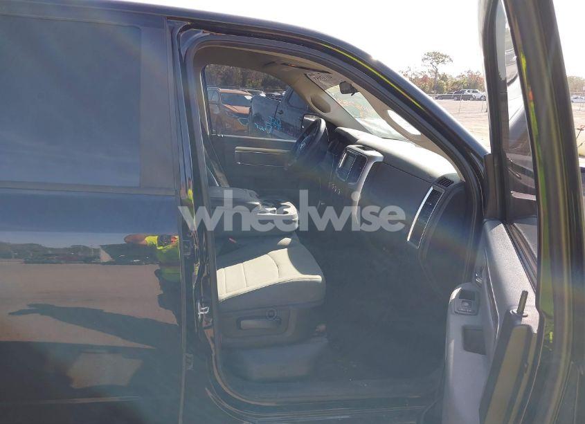 Photo 5 of 2019 Ram 1500 CLASSIC SLT 4X4 6'4 BOX (VIN 1C6RR7TT4KS606315)