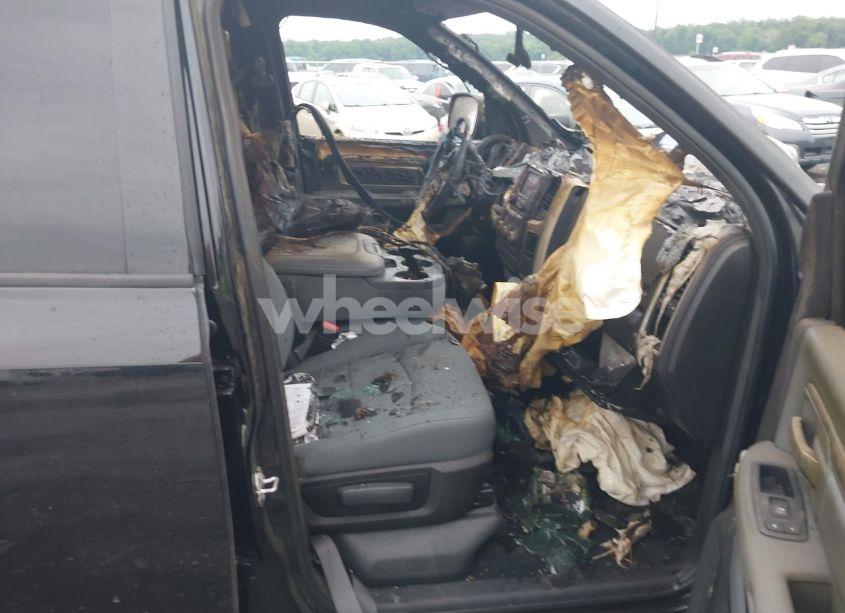 Photo 5 of 2019 Ram 1500 CLASSIC SLT 4X4 6'4" BOX (VIN 1C6RR7TT4KS713879)