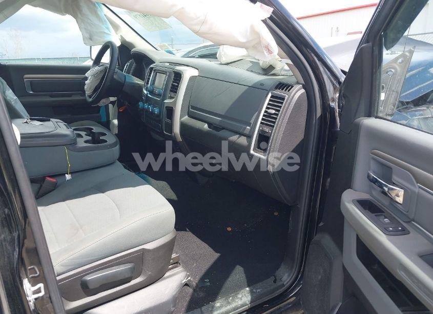 Photo 5 of 2019 Ram 1500 CLASSIC SLT 4X4 6'4 BOX (VIN 1C6RR7TT5KS689558)