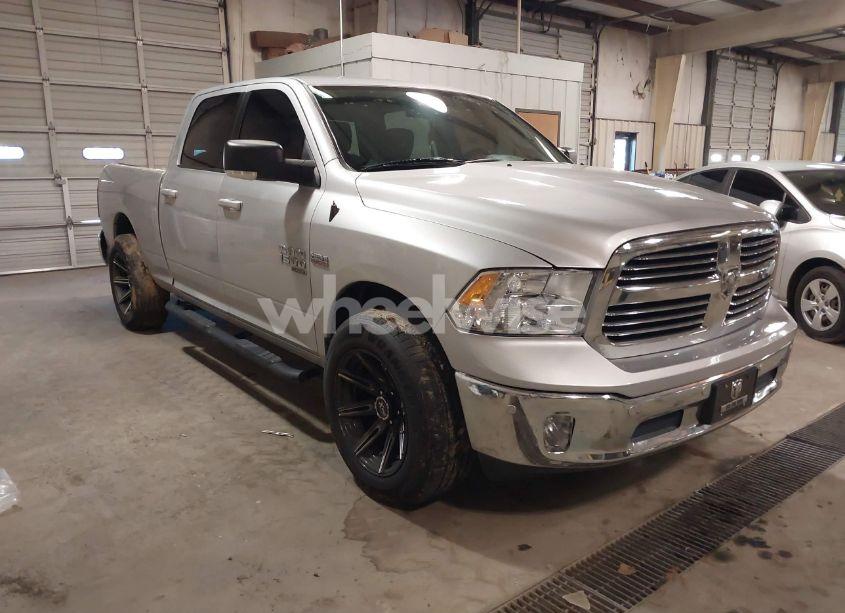 2019 Ram 1500 CLASSIC BIG HORN 4X4 6'4 BOX (VIN 1C6RR7TT6KS530693) main photo