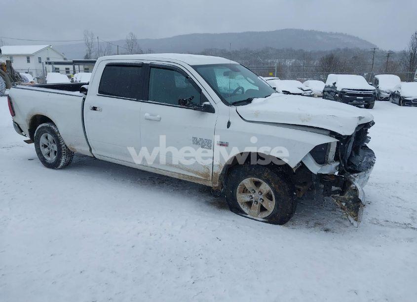 2019 Ram 1500 CLASSIC SLT 4X4 6'4 BOX (VIN 1C6RR7TT6KS587928) main photo