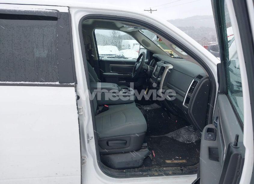 Photo 5 of 2019 Ram 1500 CLASSIC SLT 4X4 6'4 BOX (VIN 1C6RR7TT6KS587928)