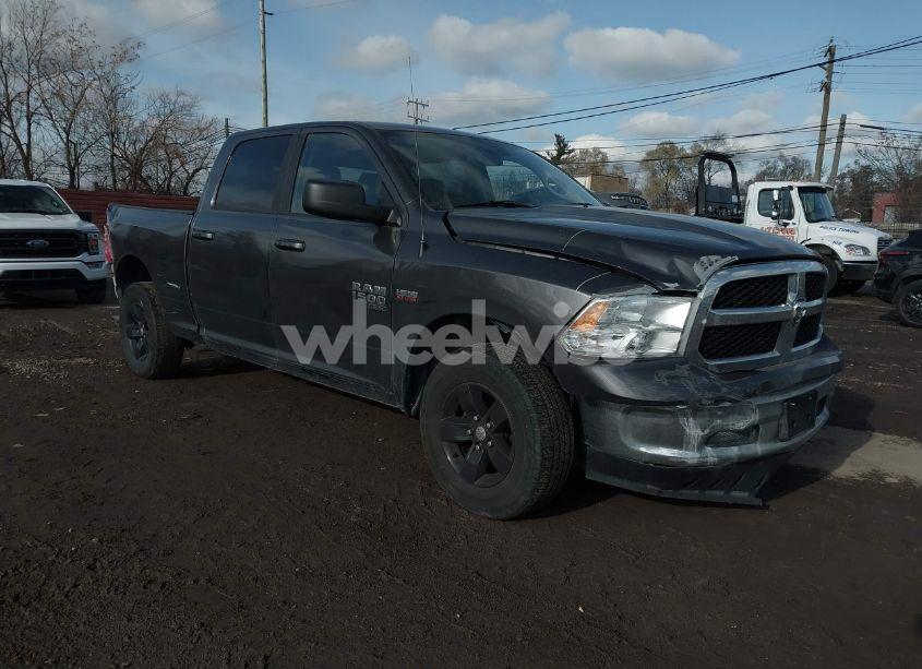 2019 Ram 1500 CLASSIC SLT 4X4 6'4 BOX (VIN 1C6RR7TT8KS576395) main photo