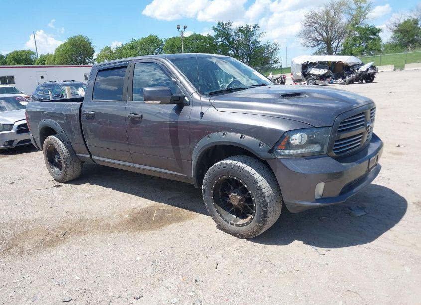 2015 Ram 1500 SPORT (VIN 1C6RR7UT5FS518801) main photo