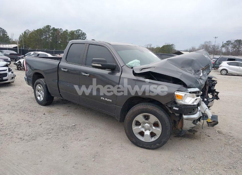 2020 Ram 1500 BIG HORN QUAD CAB 4X2 6'4 BOX (VIN 1C6RREBT6LN300531) main photo