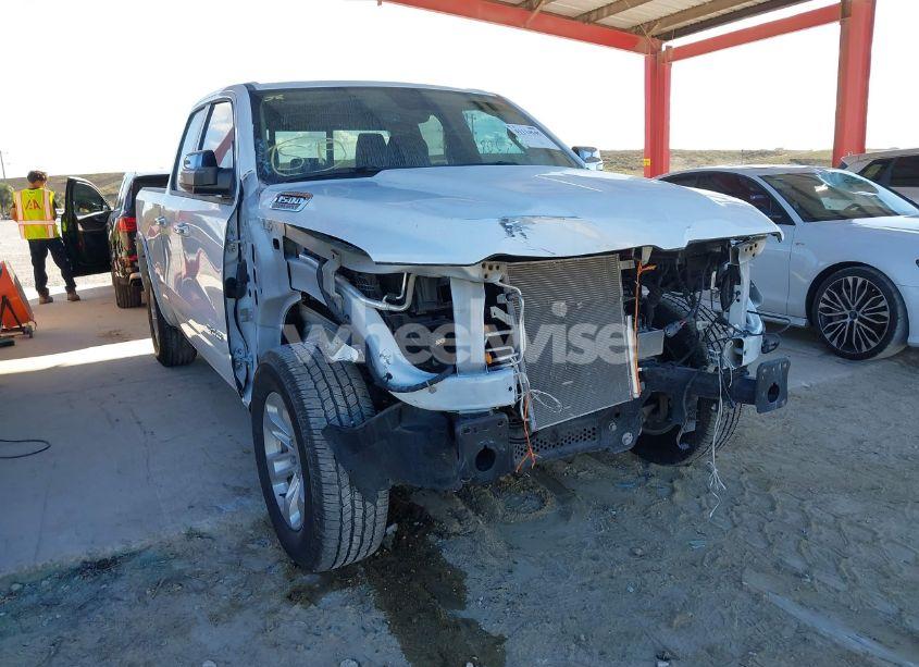 2020 Ram 1500 LARAMIE QUAD CAB 4X2 6'4 BOX (VIN 1C6RREDT5LN260133) main photo