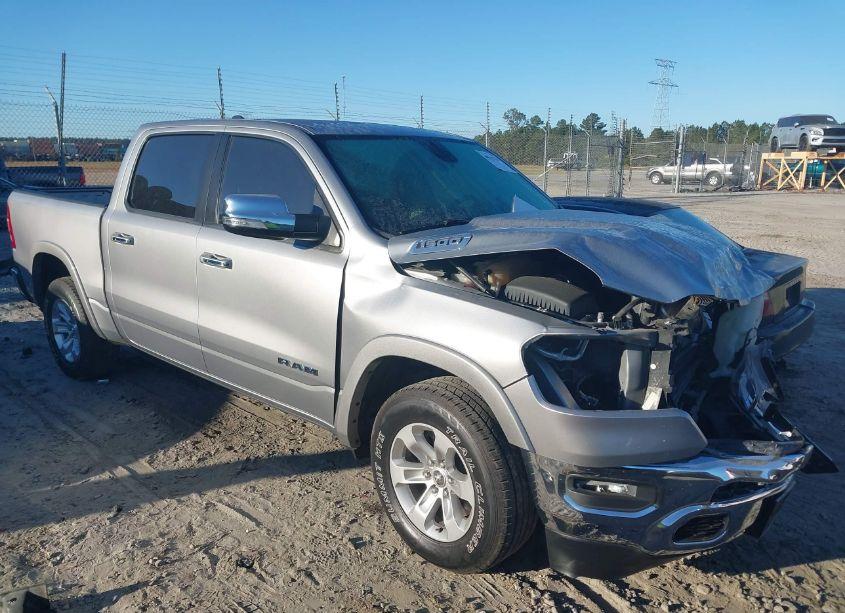 2019 Ram 1500 LARAMIE 4X2 5'7 BOX (VIN 1C6RREJG3KN813299) main photo