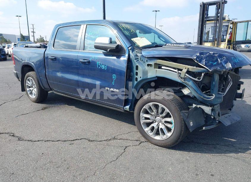 2019 Ram 1500 LARAMIE 4X2 5'7 BOX (VIN 1C6RREJT0KN617107) main photo