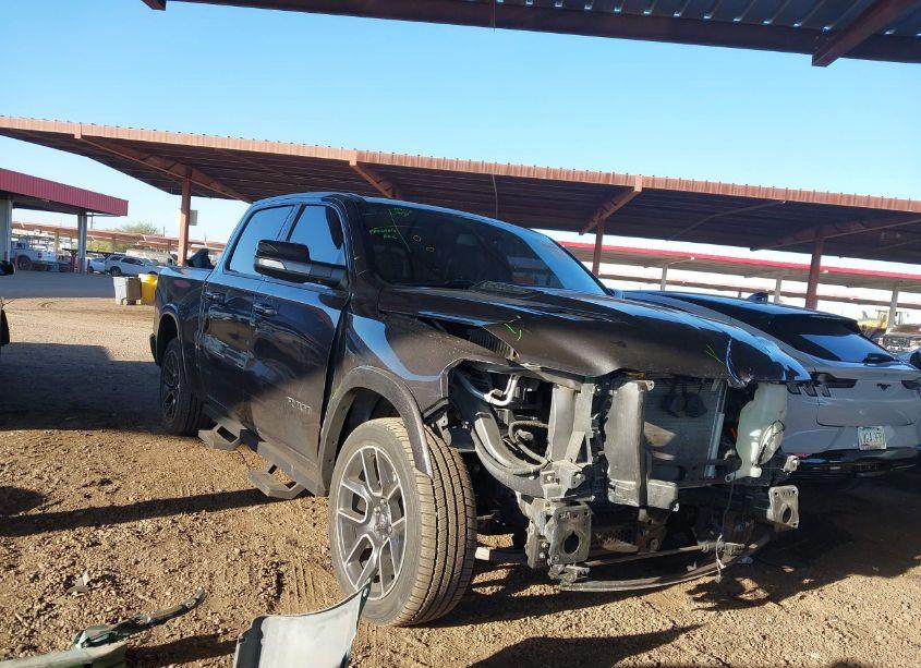 2019 Ram 1500 LARAMIE 4X2 5'7 BOX (VIN 1C6RREJT2KN771639) main photo