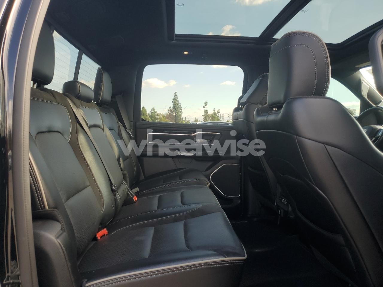 Photo 10 of 2021 RAM 1500 LARAMIE (VIN 1C6RREJT2MN820857)