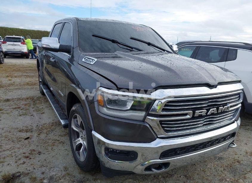 2019 Ram 1500 LARAMIE 4X2 5'7 BOX (VIN 1C6RREJT3KN740450) main photo