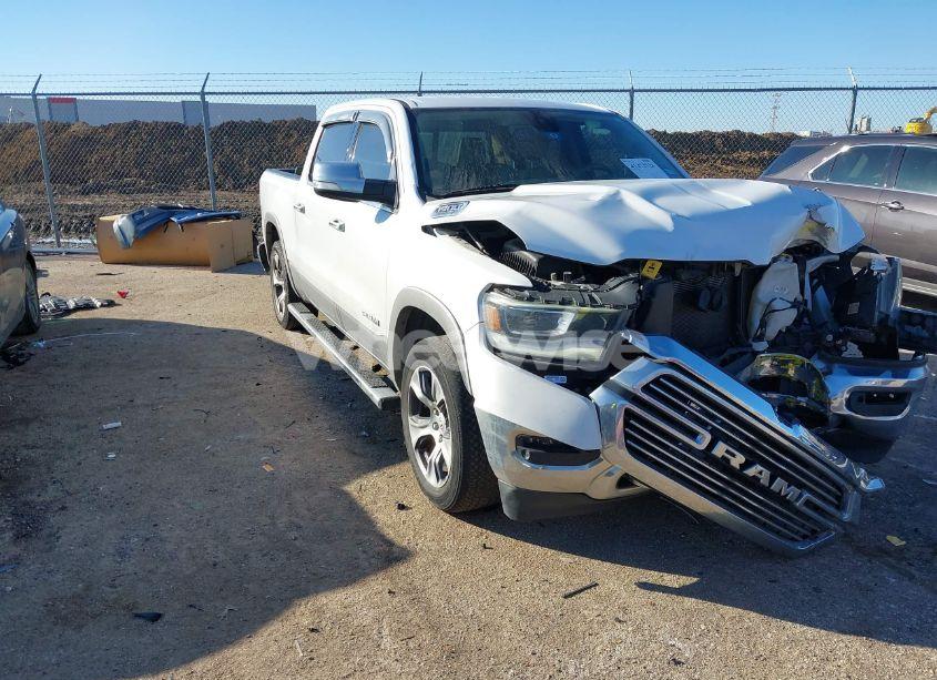 2019 Ram 1500 LARAMIE 4X2 5'7 BOX (VIN 1C6RREJT6KN798441) main photo