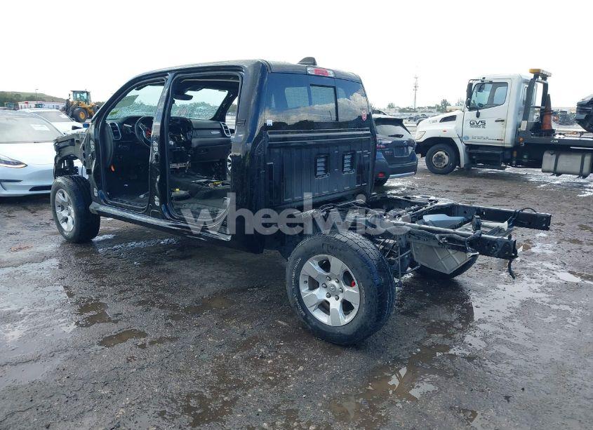 Photo 3 of 2021 Ram 1500 (VIN 1C6RREJT7MN673743)