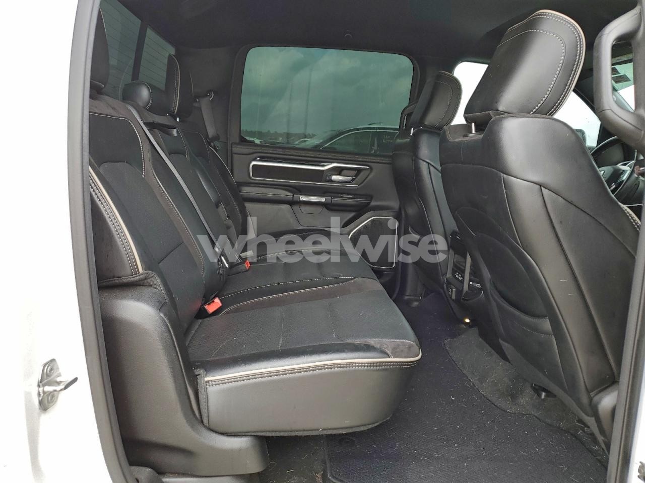 Photo 10 of 2019 RAM 1500 LARAMIE (VIN 1C6RREJT8KN874886)