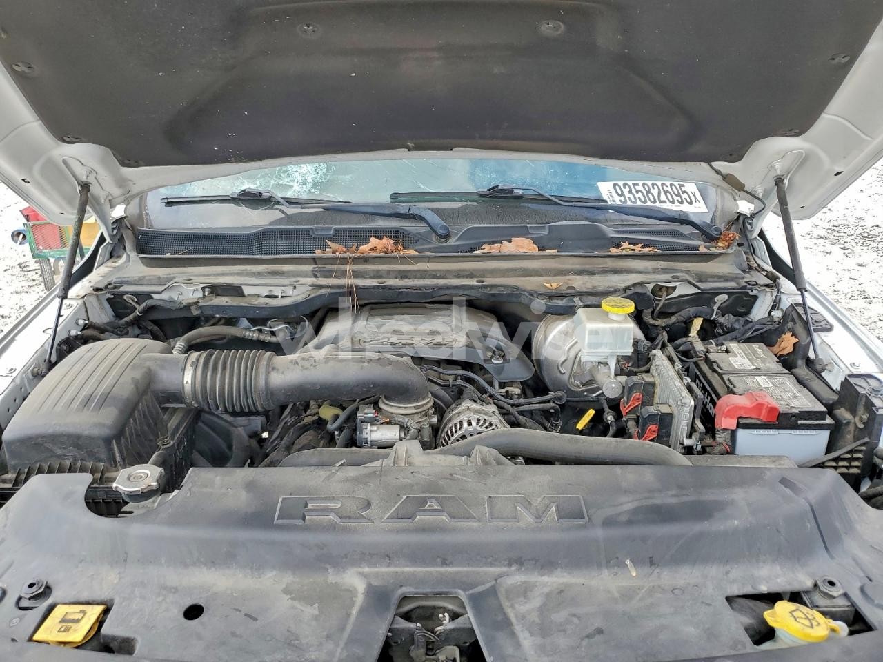 Photo 11 of 2019 RAM 1500 LARAMIE (VIN 1C6RREJT8KN874886)