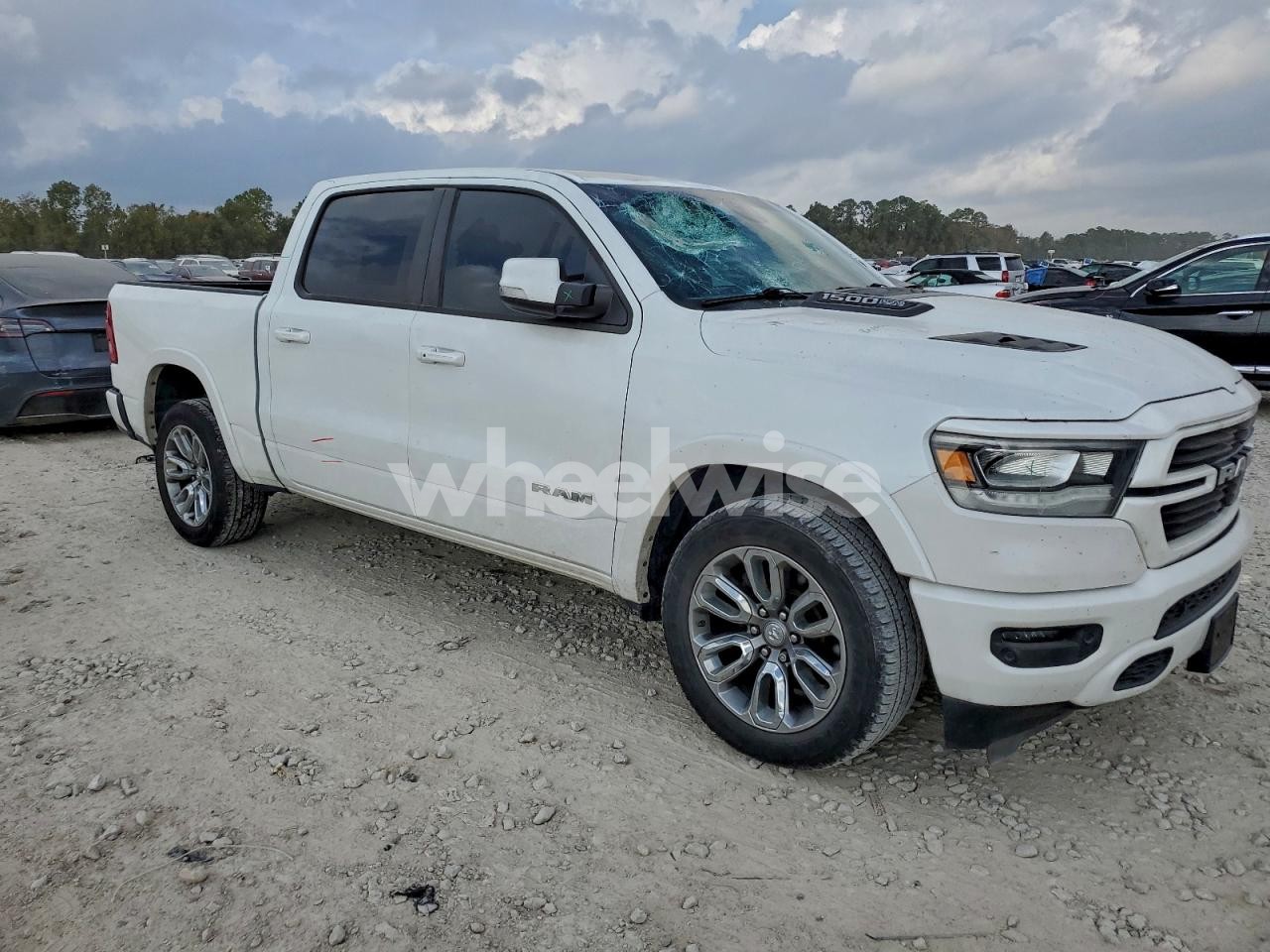 Photo 4 of 2019 RAM 1500 LARAMIE (VIN 1C6RREJT8KN874886)