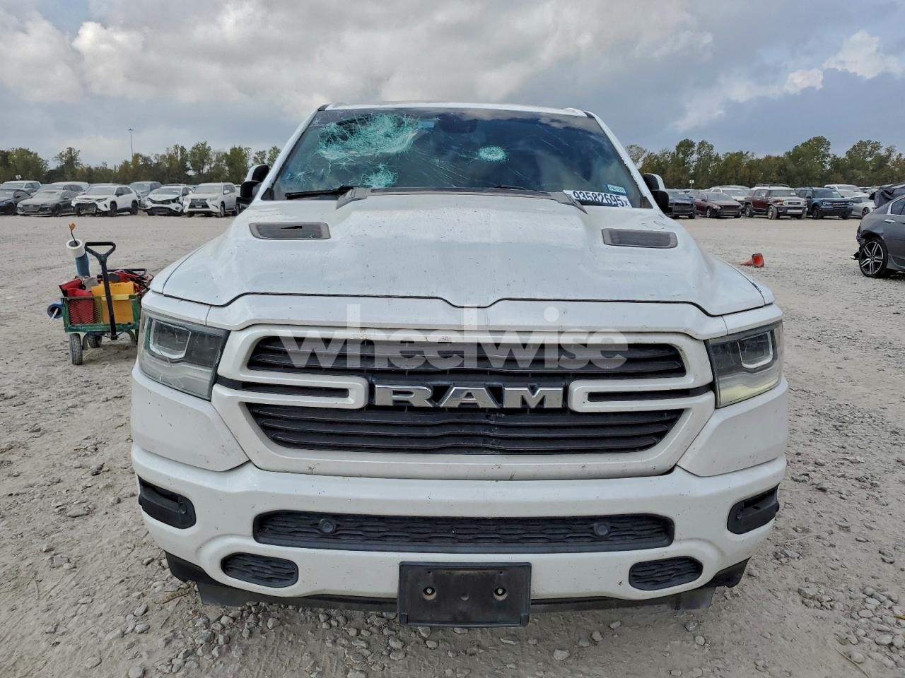 Photo 5 of 2019 RAM 1500 LARAMIE (VIN 1C6RREJT8KN874886)
