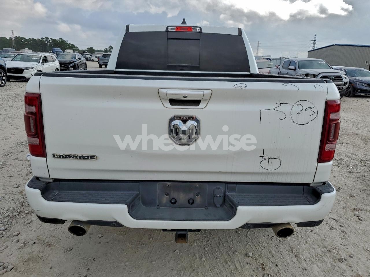 Photo 6 of 2019 RAM 1500 LARAMIE (VIN 1C6RREJT8KN874886)