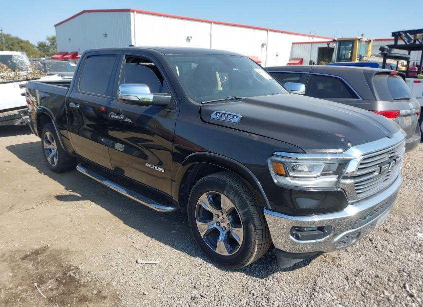 2019 Ram 1500 LARAMIE 4X2 5'7 BOX (VIN 1C6RREJTXKN792111) main photo