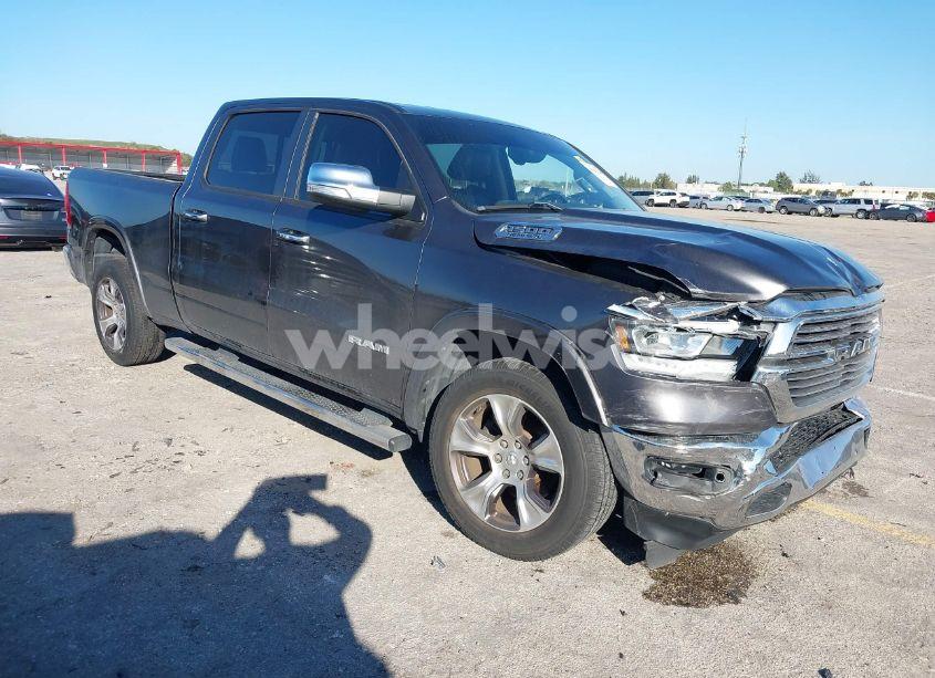 2019 Ram 1500 LARAMIE 4X2 6'4 BOX (VIN 1C6RRERT2KN800707) main photo