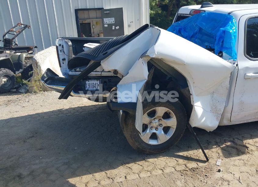 Photo 6 of 2022 Ram 1500 BIG HORN 4X4 6'4 BOX (VIN 1C6RRFBG0NN279137)