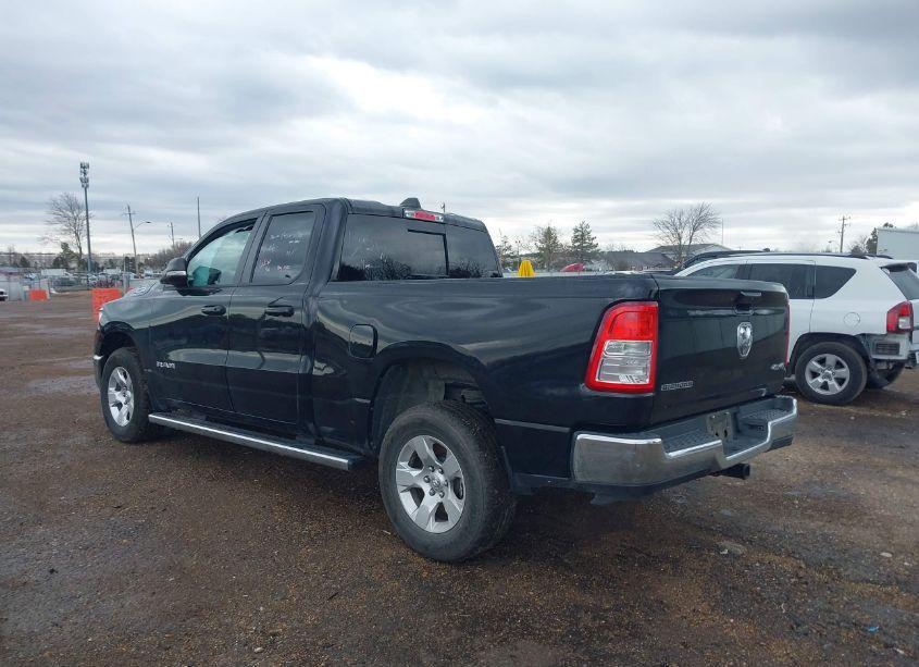 Photo 3 of 2022 Ram 1500 BIG HORN QUAD CAB 4X4 6'4 BOX (VIN 1C6RRFBG6NN293365)