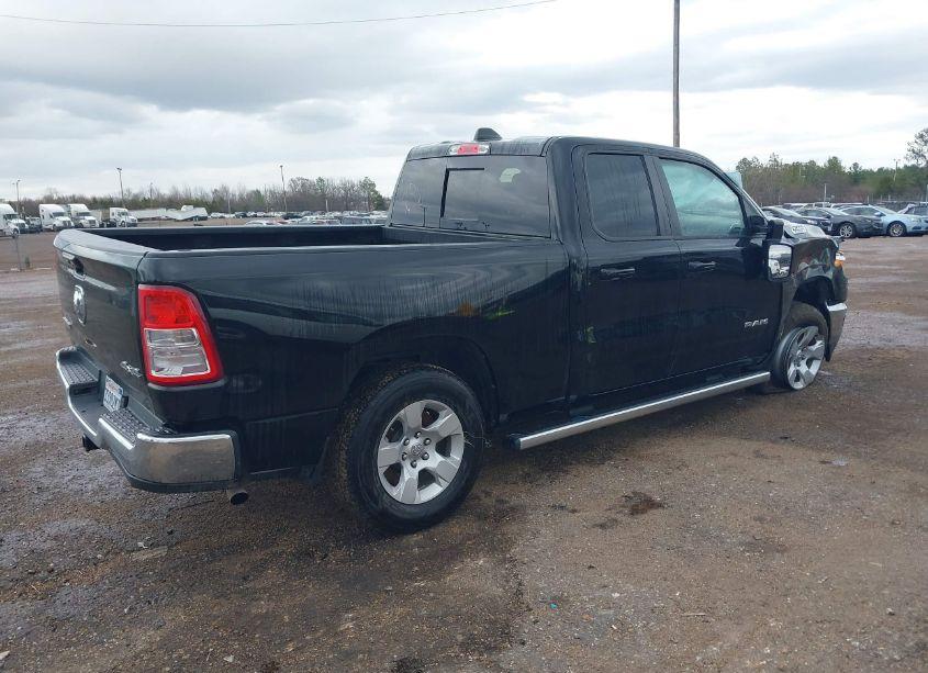 Photo 4 of 2022 Ram 1500 BIG HORN QUAD CAB 4X4 6'4 BOX (VIN 1C6RRFBG6NN293365)