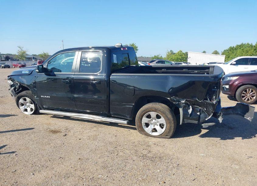 Photo 14 of 2022 Ram 1500 BIG HORN QUAD CAB 4X4 6'4 BOX (VIN 1C6RRFBG7NN480453)