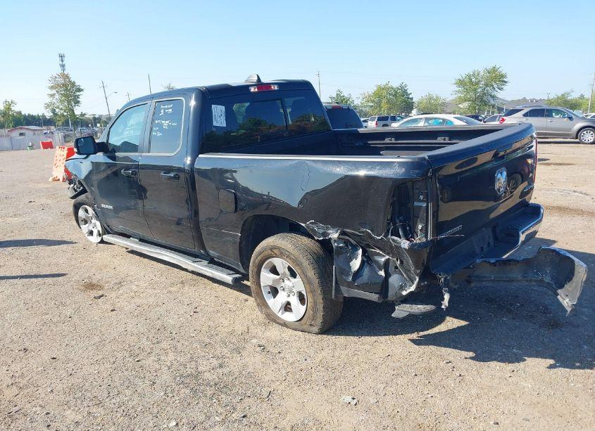 Photo 3 of 2022 Ram 1500 BIG HORN QUAD CAB 4X4 6'4 BOX (VIN 1C6RRFBG7NN480453)