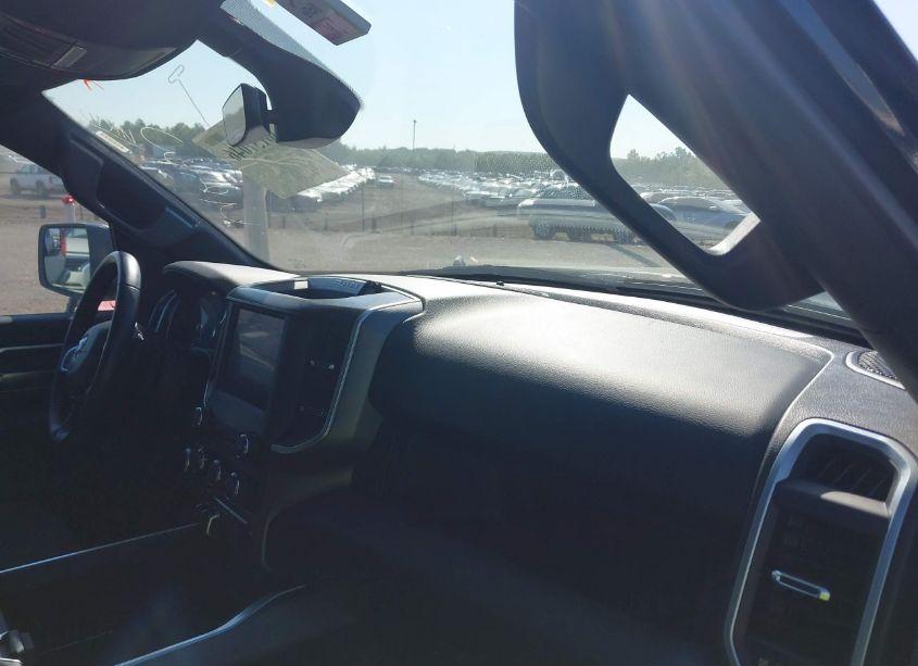 Photo 5 of 2022 Ram 1500 BIG HORN QUAD CAB 4X4 6'4 BOX (VIN 1C6RRFBG7NN480453)