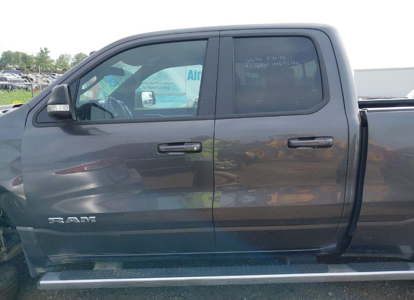 Photo 15 of 2022 Ram 1500 BIG HORN QUAD CAB 4X4 6'4 BOX (VIN 1C6RRFBG9NN464920)