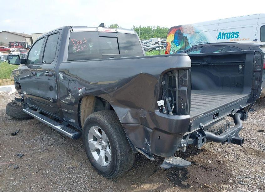 Photo 3 of 2022 Ram 1500 BIG HORN QUAD CAB 4X4 6'4 BOX (VIN 1C6RRFBG9NN464920)