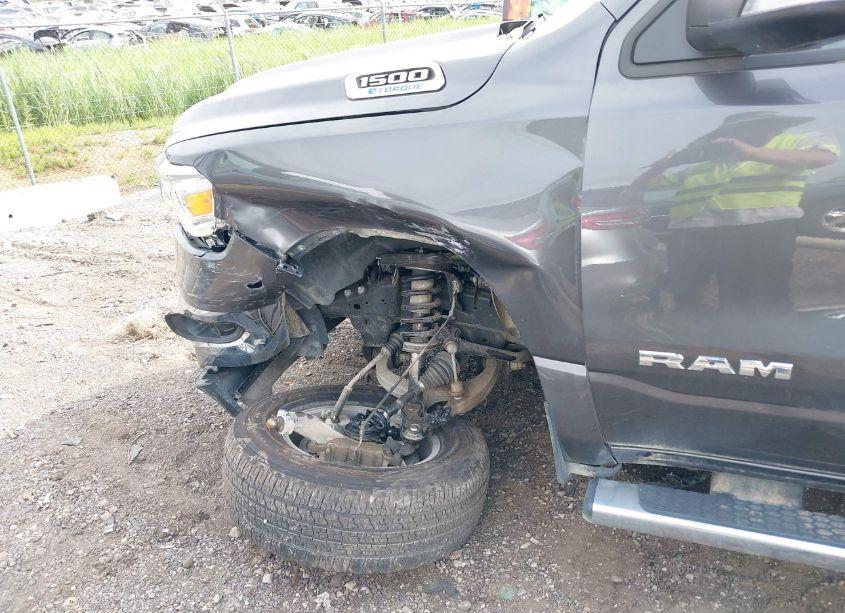 Photo 6 of 2022 Ram 1500 BIG HORN QUAD CAB 4X4 6'4 BOX (VIN 1C6RRFBG9NN464920)