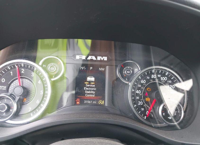 Photo 7 of 2022 Ram 1500 BIG HORN QUAD CAB 4X4 6'4 BOX (VIN 1C6RRFBG9NN464920)