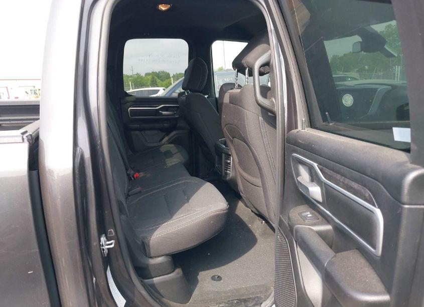 Photo 8 of 2022 Ram 1500 BIG HORN QUAD CAB 4X4 6'4 BOX (VIN 1C6RRFBG9NN464920)