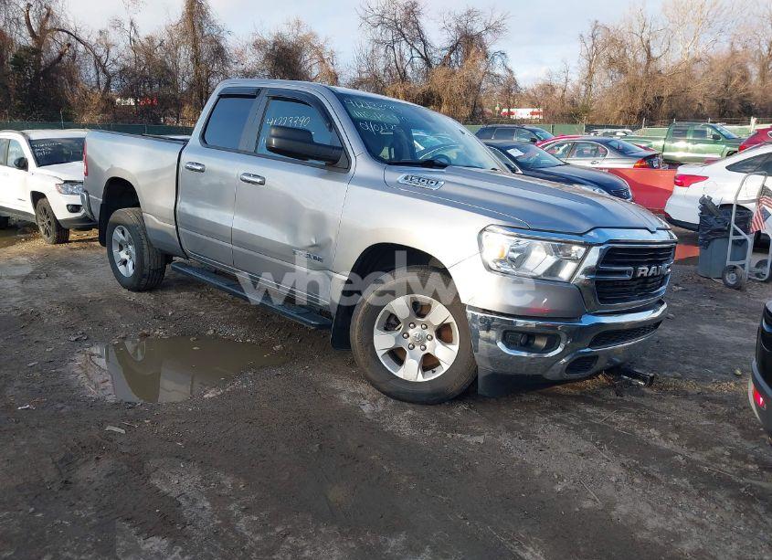2020 Ram 1500 BIG HORN 4X4 6'4 BOX (VIN 1C6SRFBT1LN343293) main photo