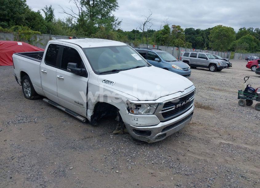 2020 Ram 1500 BIG HORN QUAD CAB 4X4 6'4 BOX (VIN 1C6SRFBT2LN213975) main photo