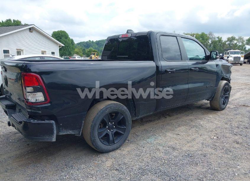 Photo 4 of 2022 Ram 1500 BIG HORN QUAD CAB 4X4 6'4 BOX (VIN 1C6SRFBT2NN155434)